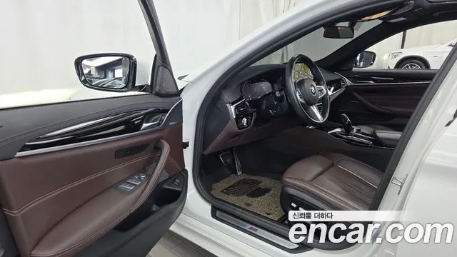 BMW 5 Series G30 — Фото автомобиля 15