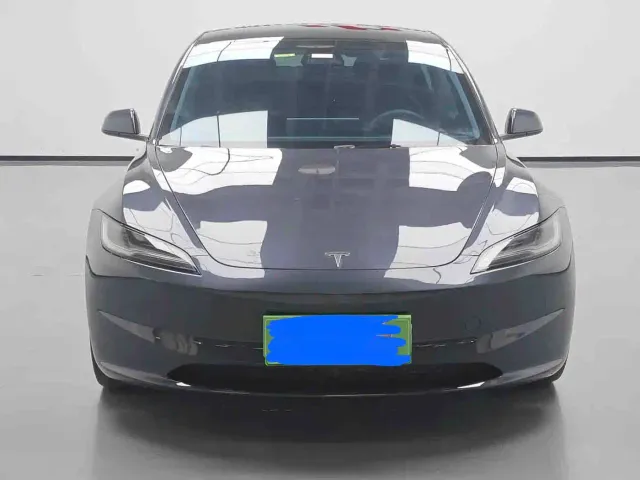 Tesla Model 3 — Фото автомобиля 2
