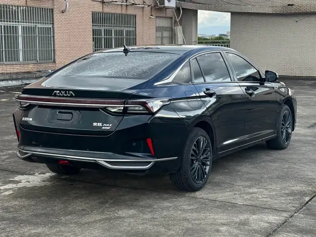 Dongfeng Yixuan MAX — Фото автомобиля 9