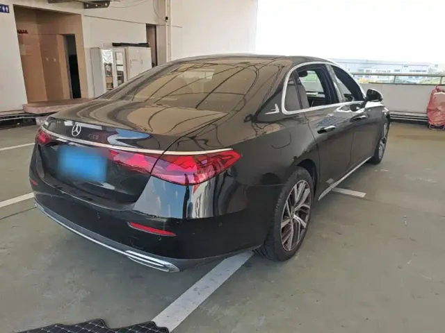 Mercedes-Benz E-Class — Фото автомобиля 6