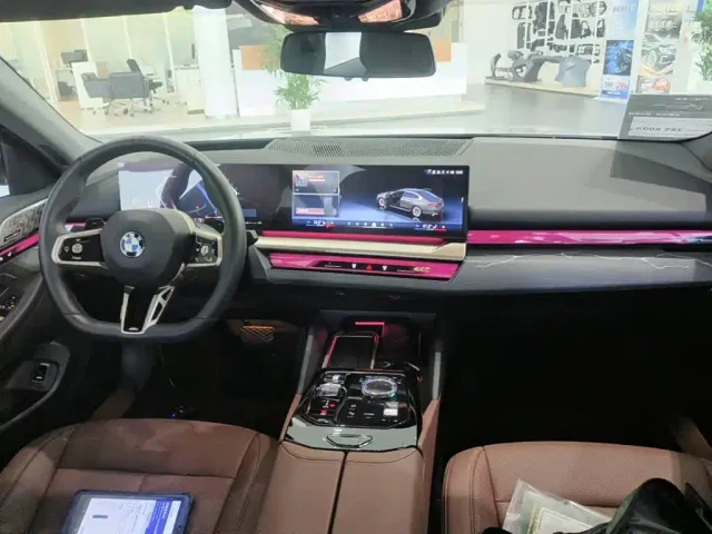 BMW 5 Series — Фото автомобиля 12
