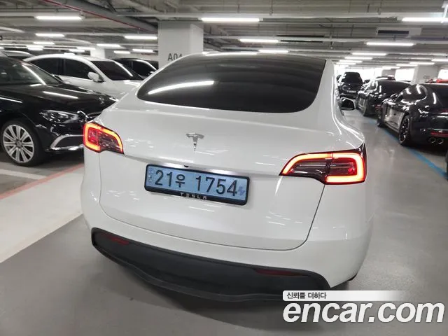 Tesla Model Y — Фото автомобиля 4