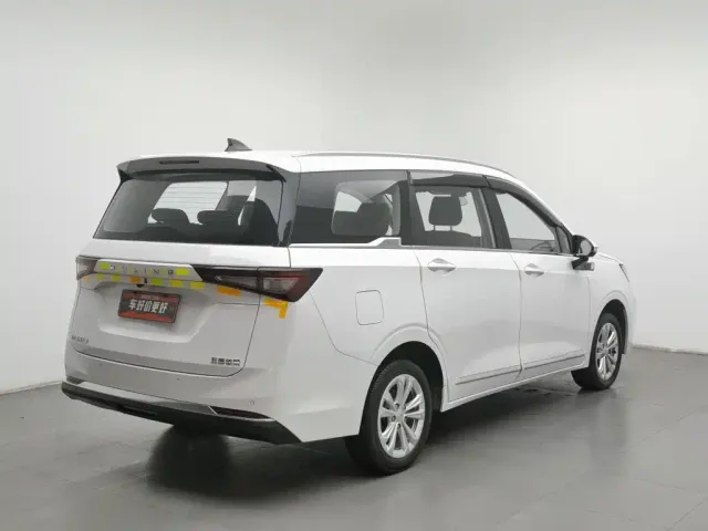 Wuling Jiachen — Фото автомобиля 2
