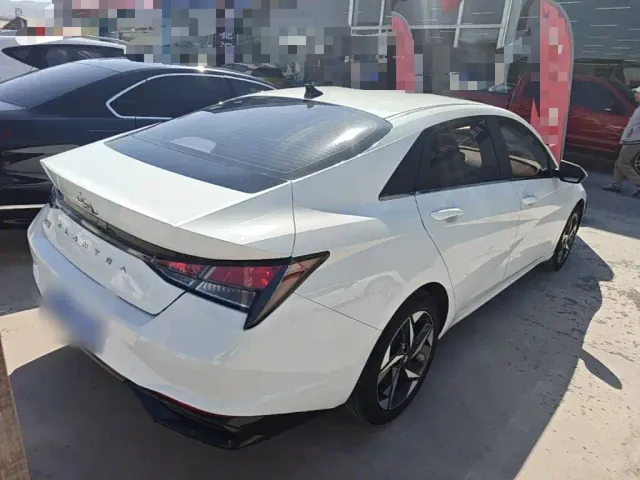 Hyundai Elantra — Фото автомобиля 6