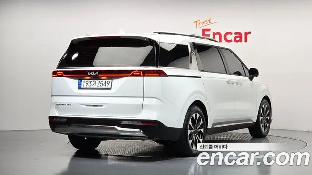Kia Carnival Generation 4 — Фото автомобиля 2