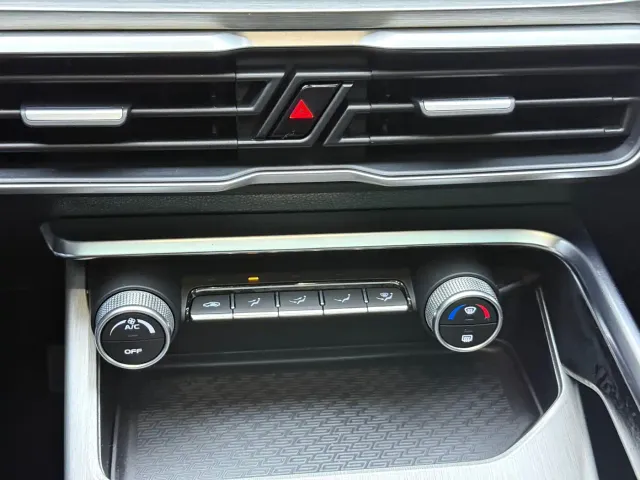 Geely Binyue — Фото автомобиля 10