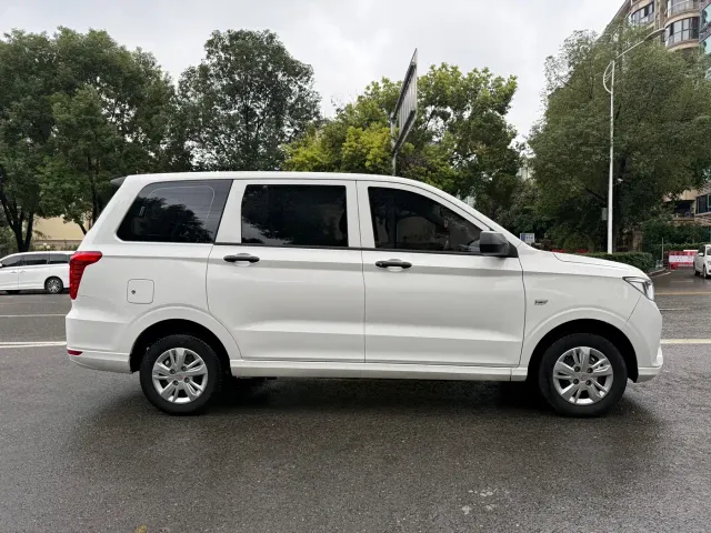 Wuling Hongguang — Фото автомобиля 5