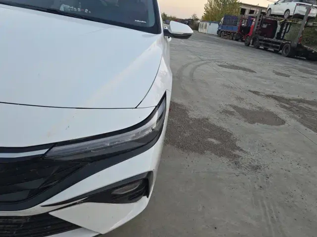 Hyundai Elantra — Фото автомобиля 5