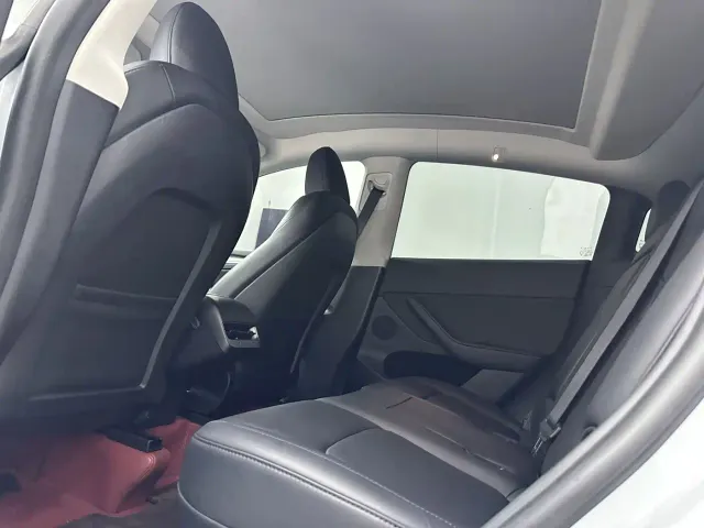 Tesla Model Y — Фото автомобиля 15