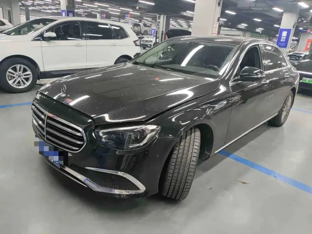 Фотография автомобиля — Mercedes-Benz E-Class