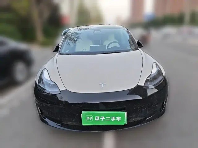 Tesla Model 3 — Фото автомобиля 2