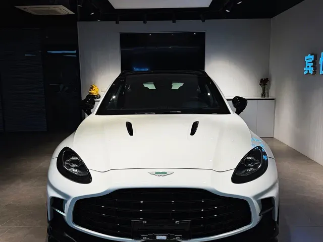 Aston Martin DBX — Фото автомобиля 2