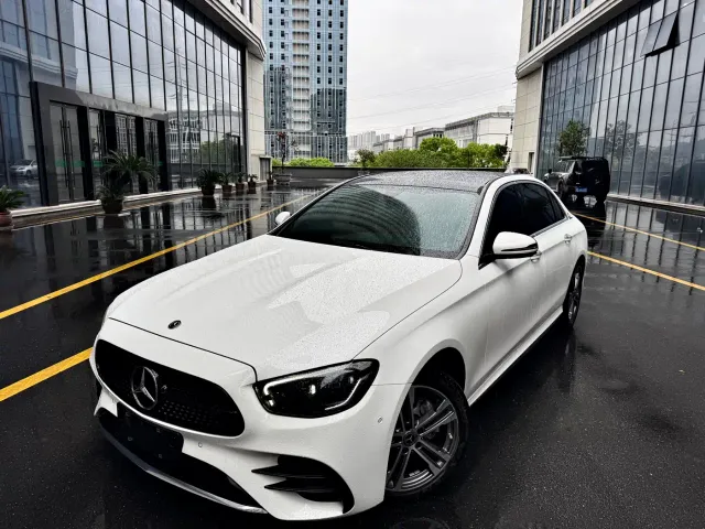 Mercedes-Benz E-Class — Фото автомобиля 4