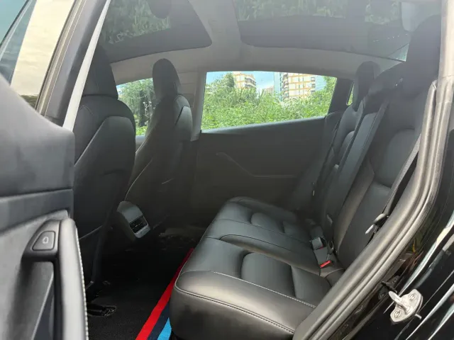 Tesla Model 3 — Фото автомобиля 5