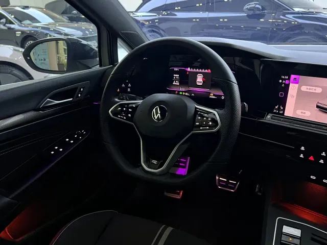 Volkswagen Golf — Фото автомобиля 18