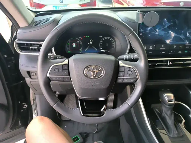 Toyota Highlander — Фото автомобиля 10