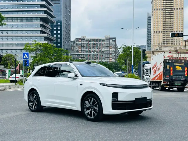 Li Auto L7 — Фото автомобиля 2