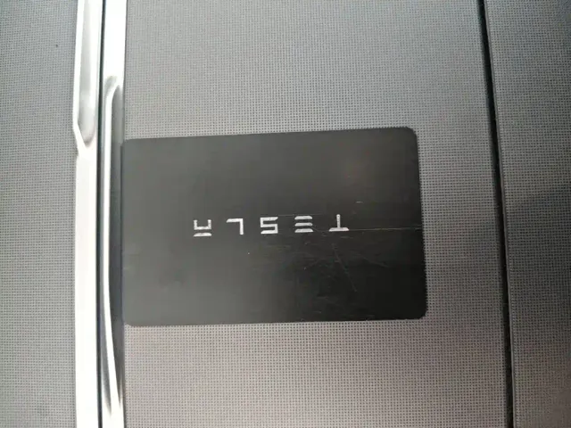 Tesla Model Y — Фото автомобиля 8