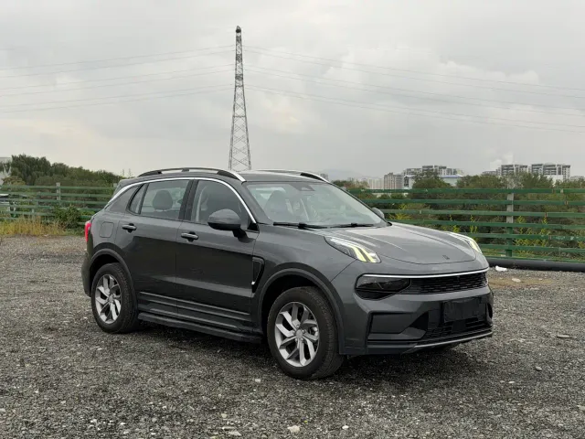 Lynk & Co 01 — Фото автомобиля 3