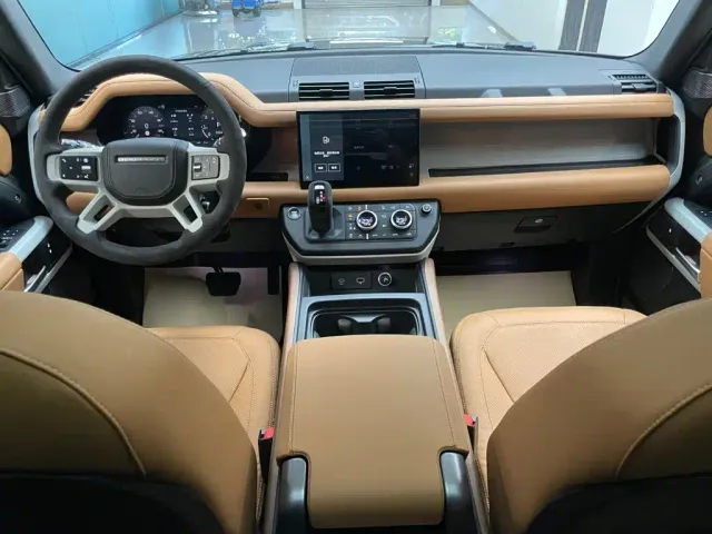 Land Rover Defender — Фото автомобиля 15
