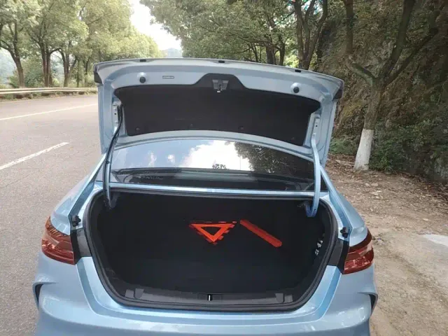 Geely Geometry G6 — Фото автомобиля 18