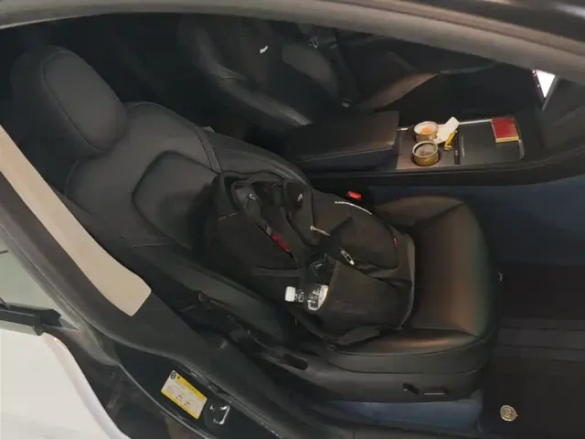 Tesla Model Y — Фото автомобиля 24