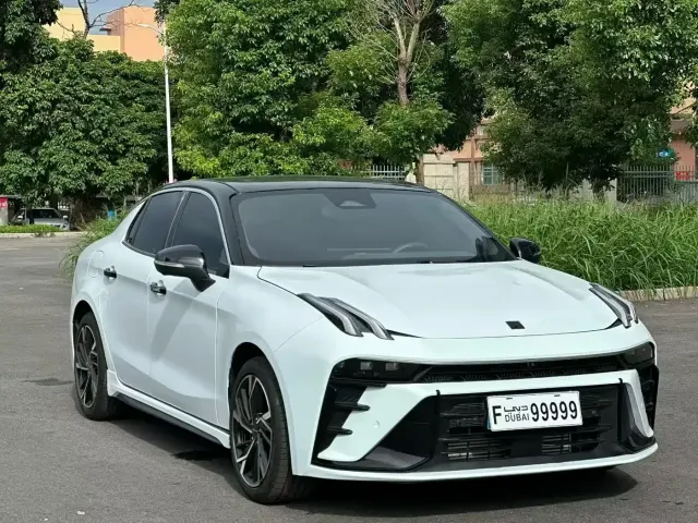Lynk & Co 03 — Фото автомобиля 3
