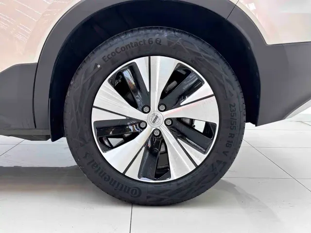 Volvo XC40 — Фото автомобиля 8