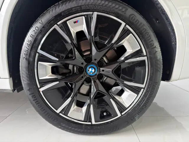 BMW iX3 — Фото автомобиля 5