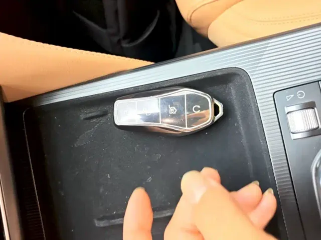 BYD Song L DM-i 2024 160km Excellence — Фото автомобиля 8