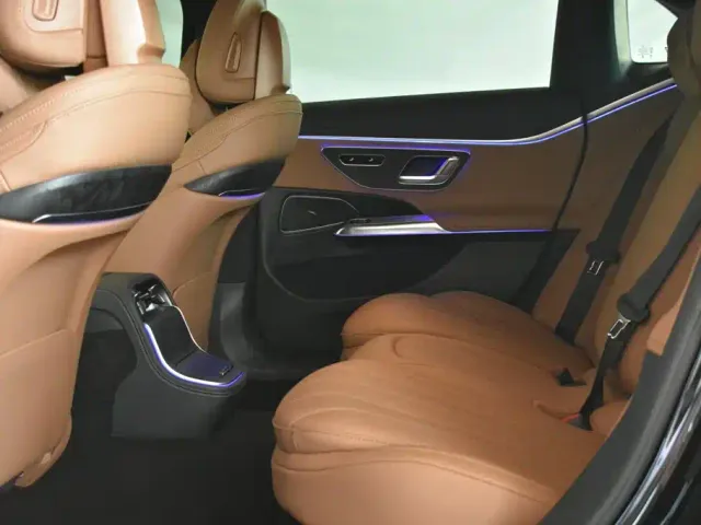 Mercedes-Benz E-Class — Фото автомобиля 9