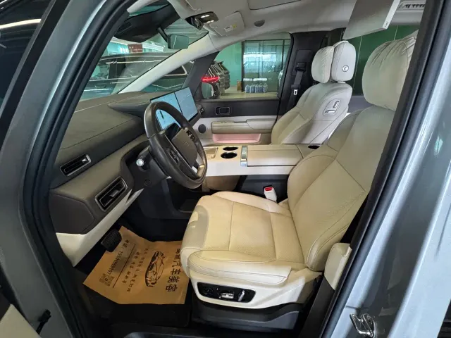 Li Auto MEGA — Фото автомобиля 7