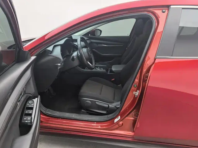 Mazda Axela — Фото автомобиля 8