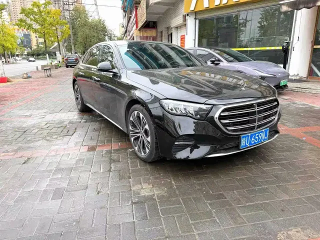 Mercedes-Benz E-Class — Фото автомобиля 2