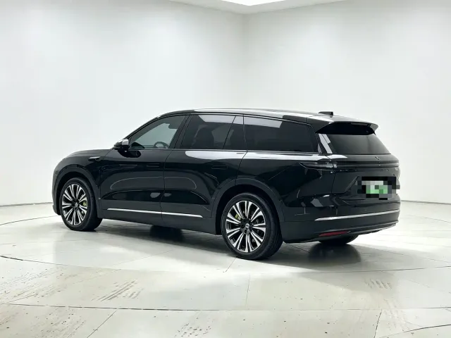 Nio ES8 — Фото автомобиля 8
