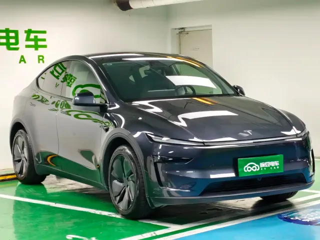Tesla Model Y — Фото автомобиля 5