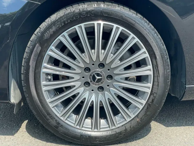 Mercedes-Benz E-Class — Фото автомобиля 5