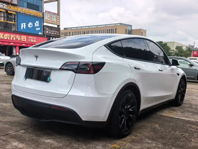 Tesla Model Y — Фото автомобиля 8