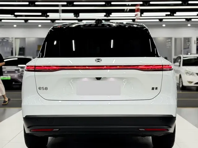 Nio ES8 — Фото автомобиля 5