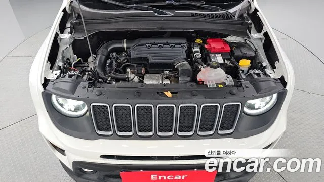 Jeep Renegade — Фото автомобиля 6