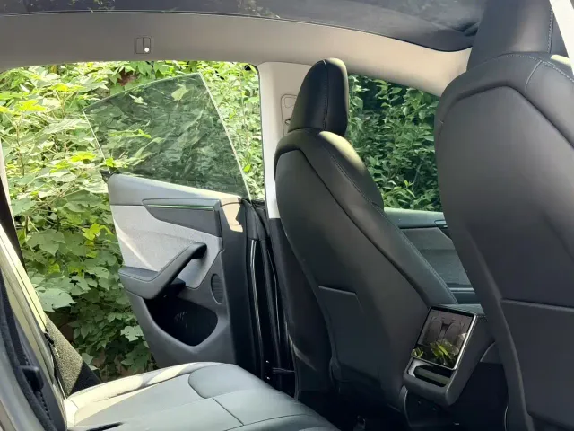 Tesla Model Y — Фото автомобиля 5