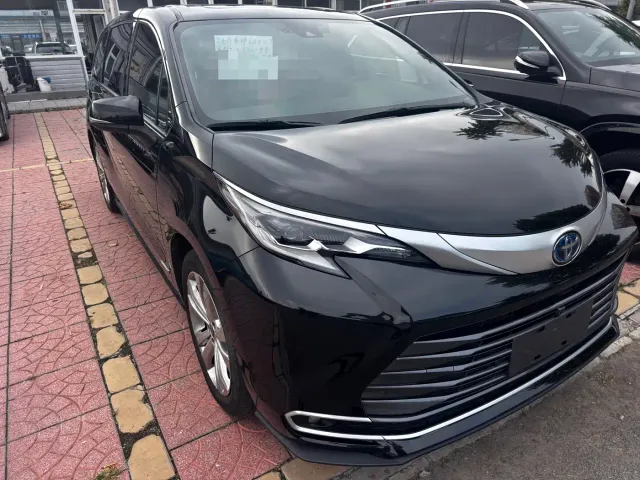 Фотография автомобиля — Toyota Sienna