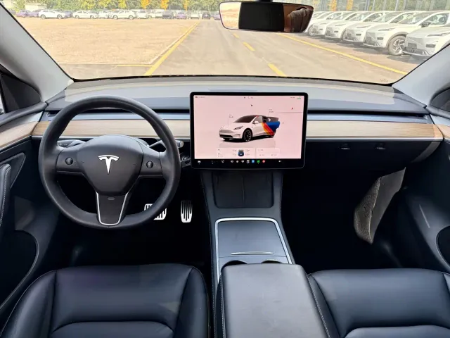 Tesla Model Y — Фото автомобиля 11