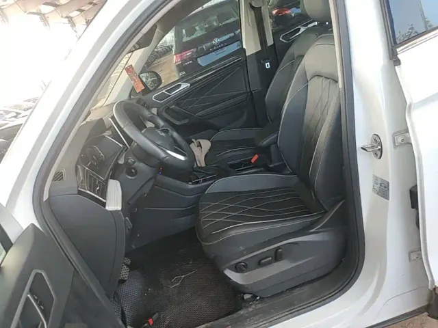 Volkswagen Tiguan L — Фото автомобиля 14
