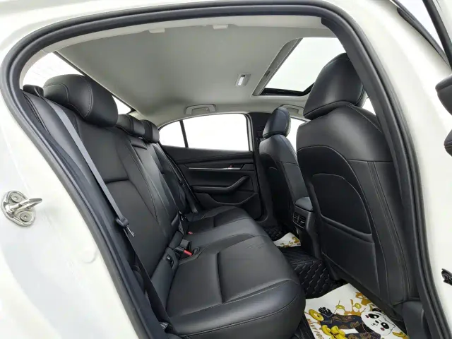 Mazda Axela — Фото автомобиля 22