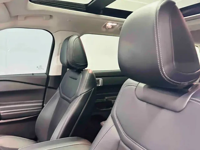 Ford Explorer — Фото автомобиля 12