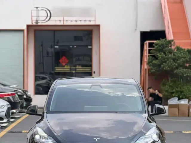 Tesla Model Y — Фото автомобиля 2
