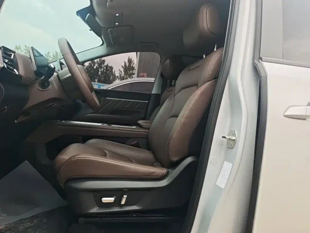 Wuling Starlight 730 — Фото автомобиля 14