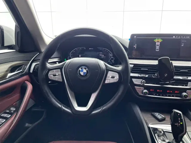 BMW 5 Series — Фото автомобиля 12