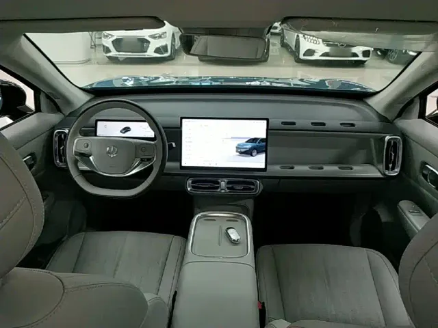 Leapmotor B10 — Фото автомобиля 9